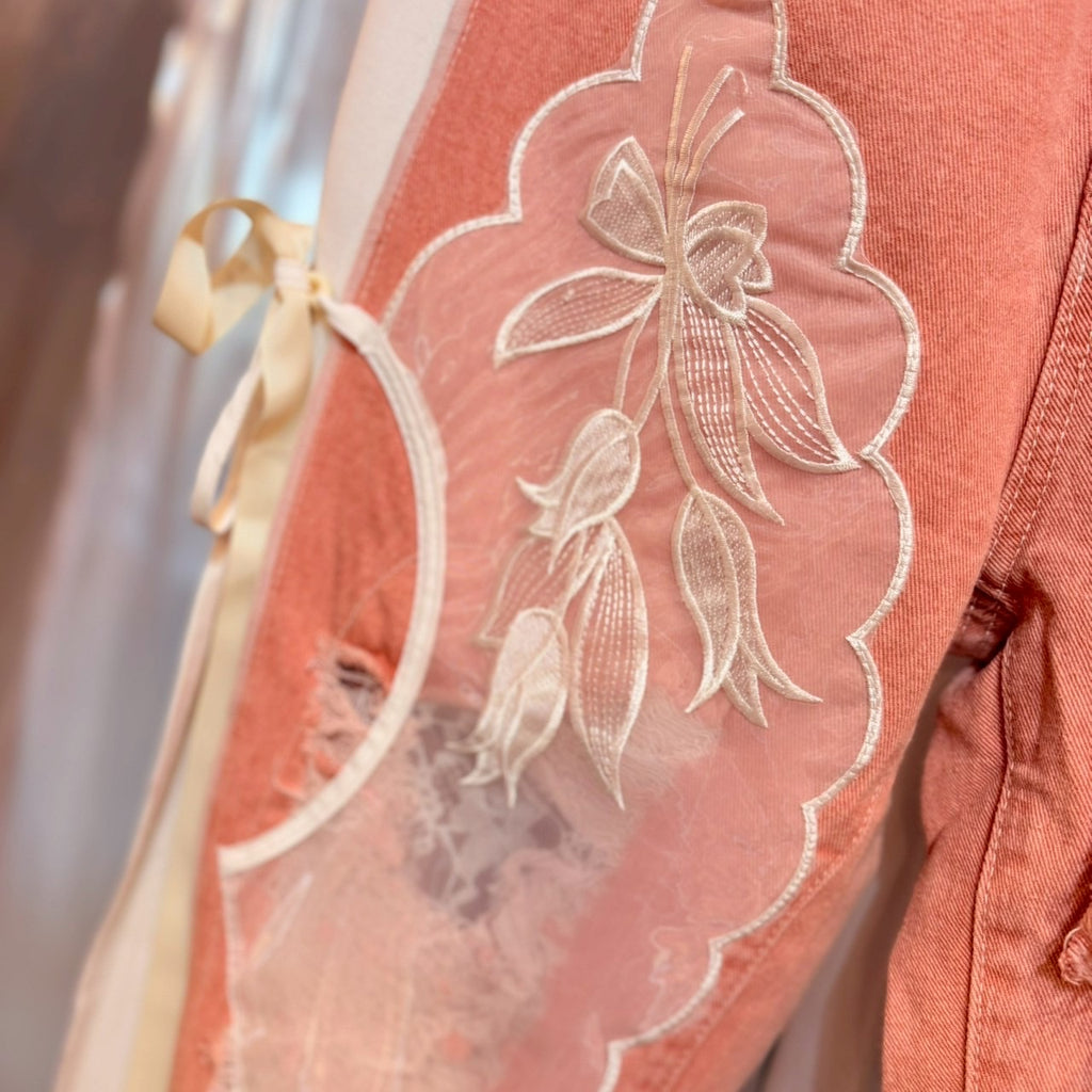 ピンクレース付きパンツ