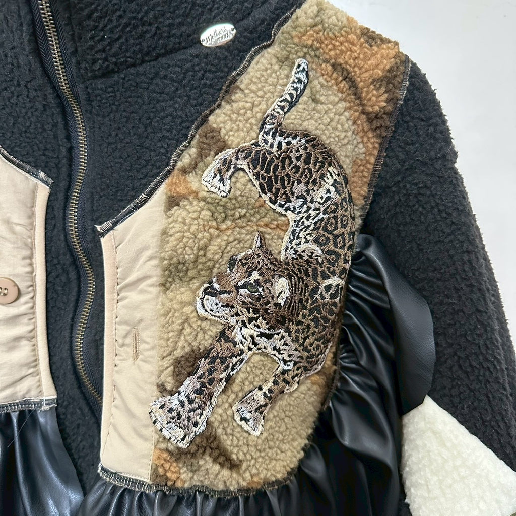 ヒョウ刺繍カモフラージュシェルパジャケット