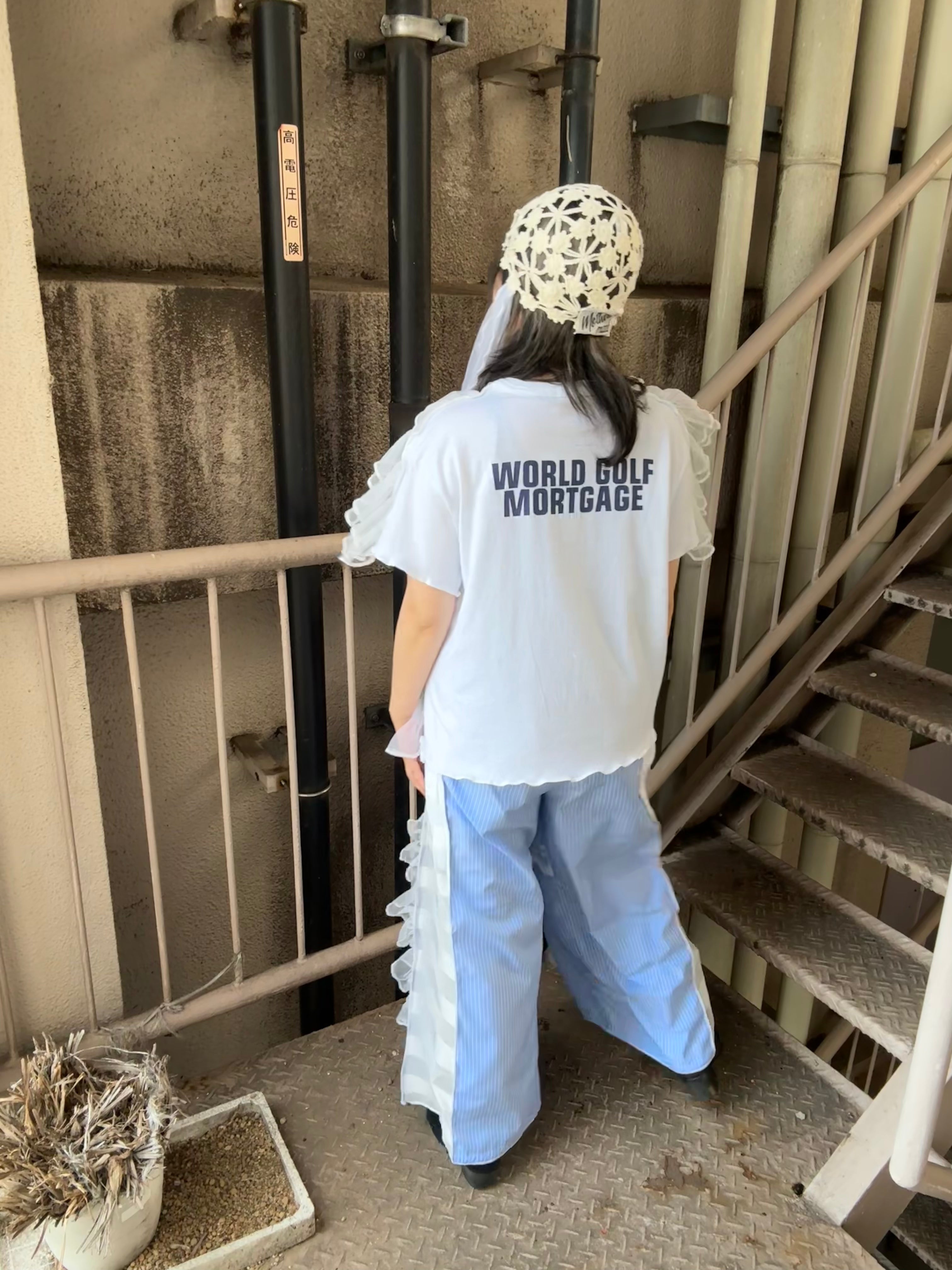 肩フリル付き半袖Tシャツ