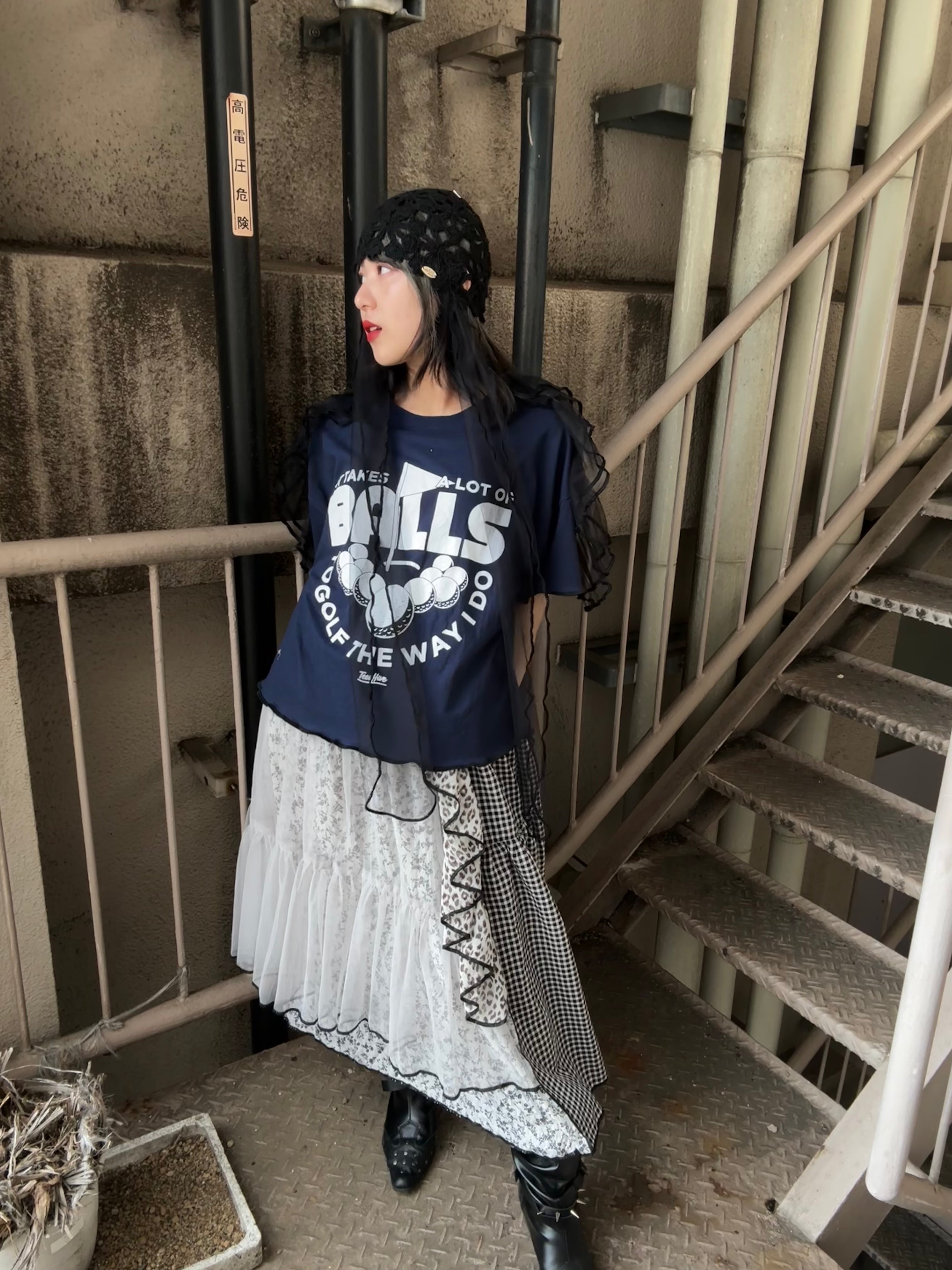 肩フリル付き半袖Tシャツ