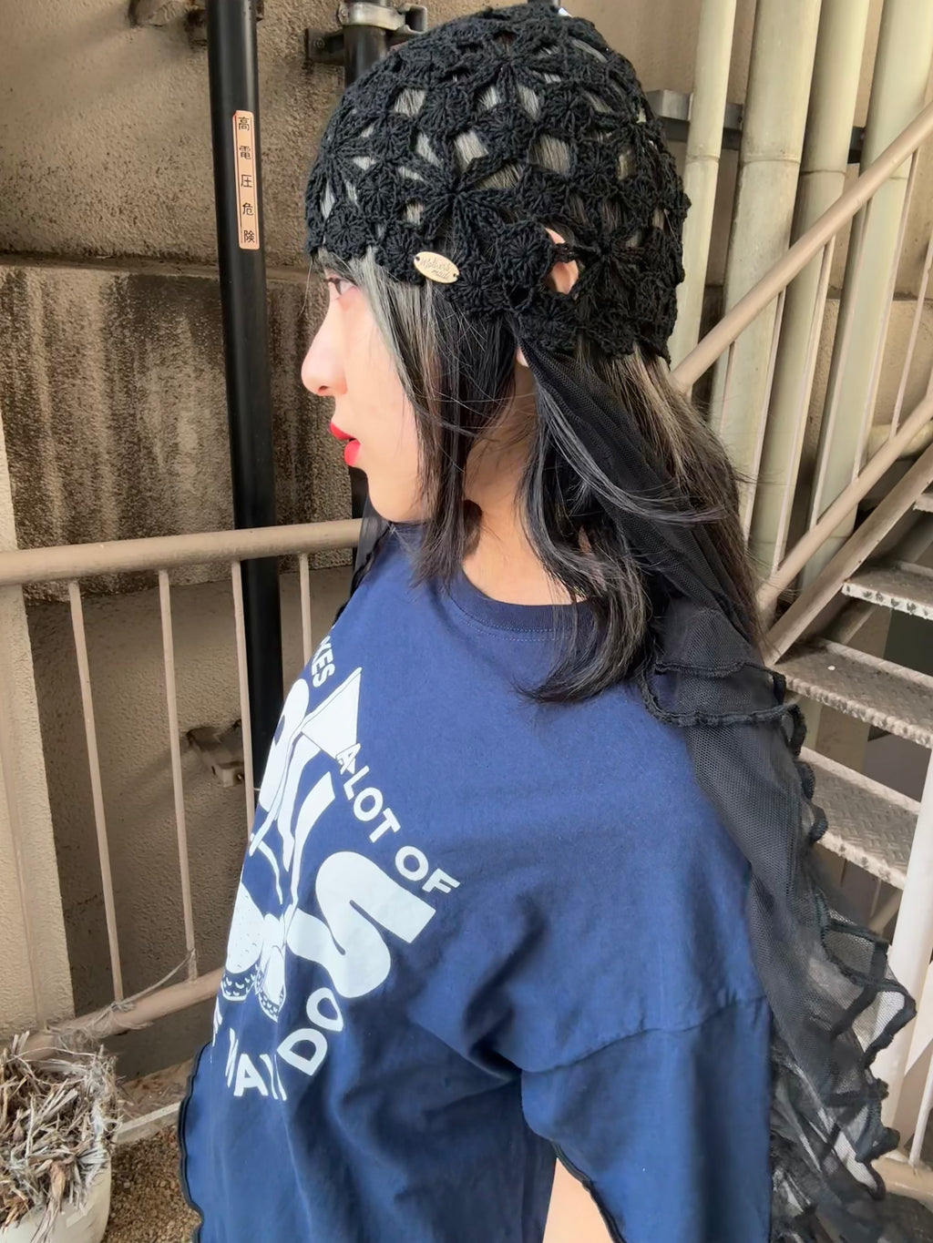 肩フリル付き半袖Tシャツ