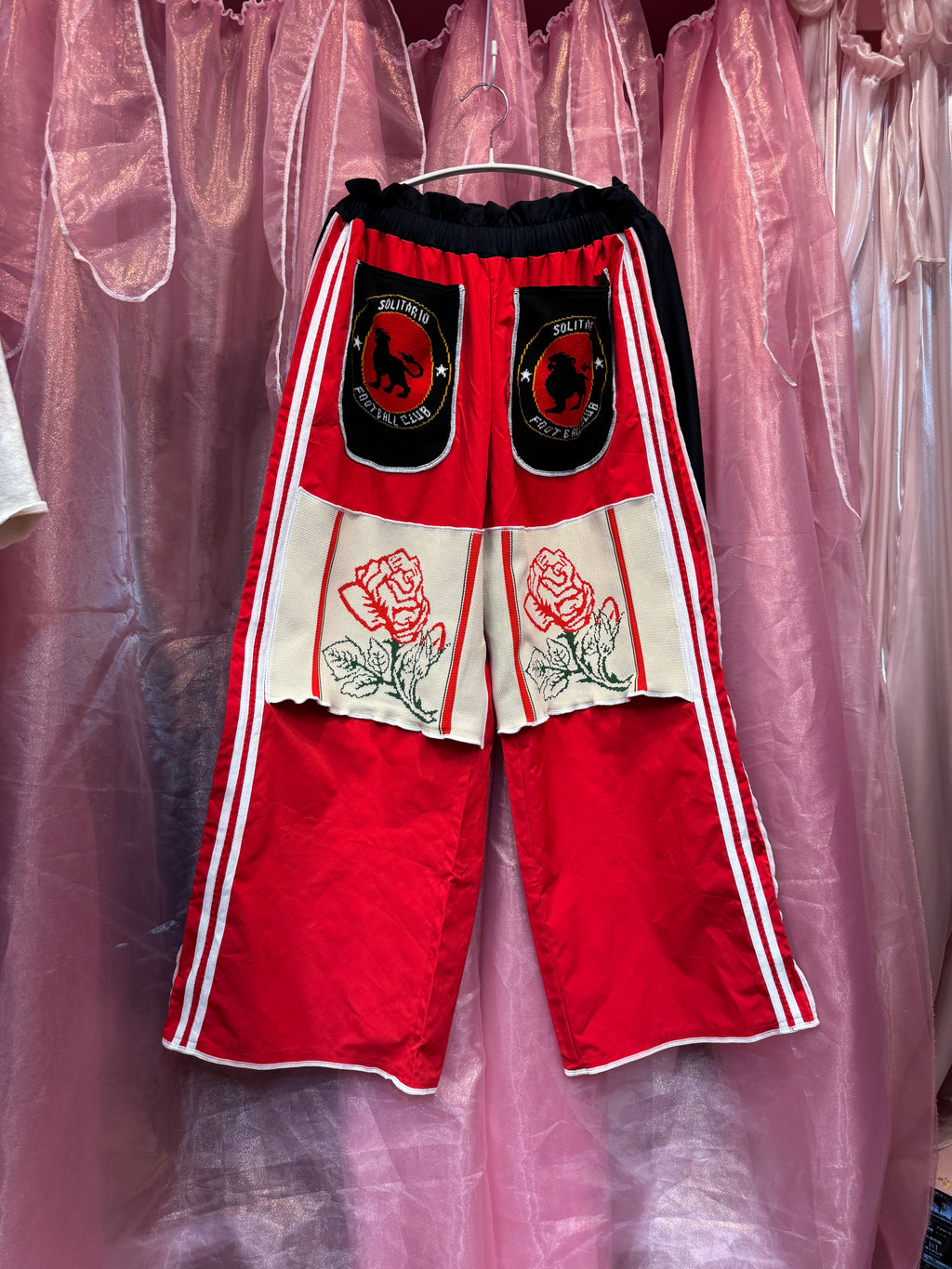 インスタライブ紹介商品・608501バラジャカード切替トラックパンツ(アカ)